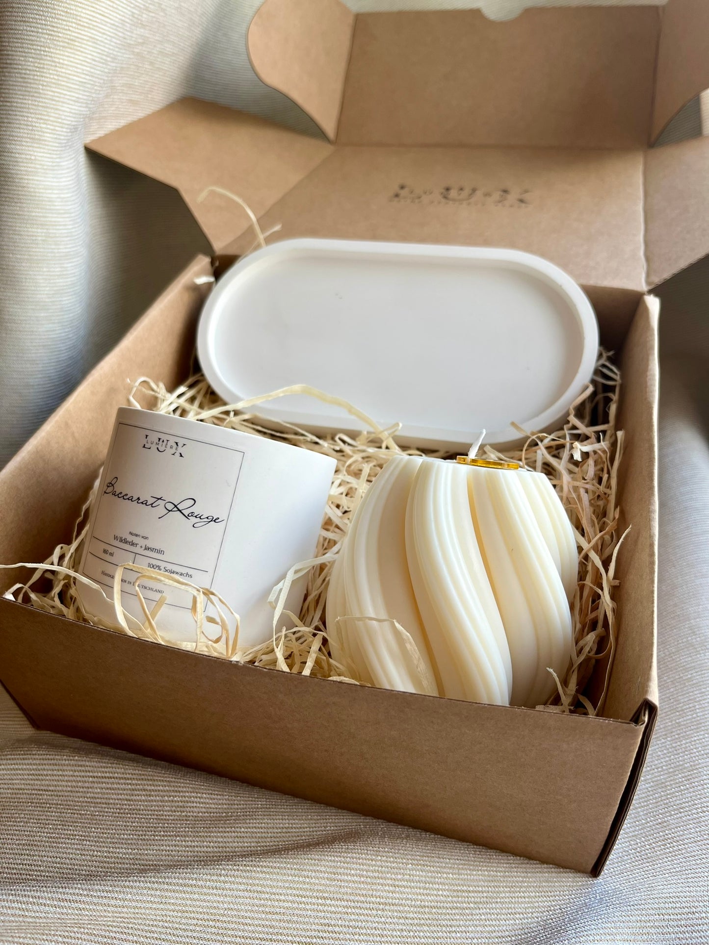 Dein Individuelles Kerzenset - Weißes Tablett / Baccarat Rouge / Swirl